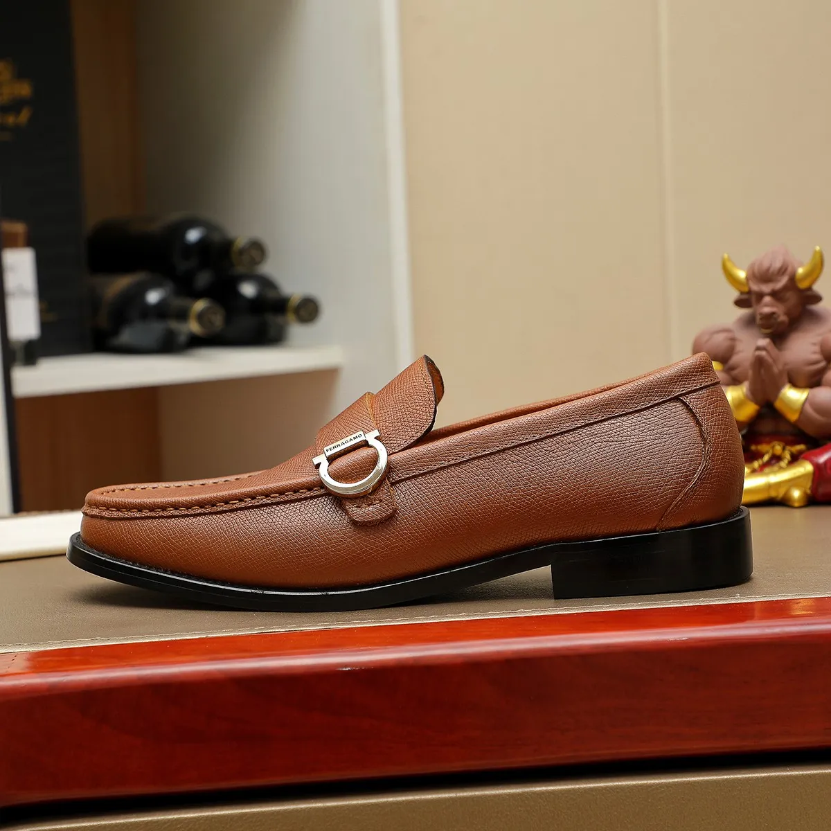 Men's shoes 250 Ferragamo [Ferragamo] top imported suit men's shoes 💯Original copy of the official website, product materials: selected imported embossed calfskin + luxury hardware buckle accessories ~ imported water-dyed cow 🐂 leather lining. Strong three-dimensional visual effect, original combination outsole, multiple colors available😘 Size: 39-44 (38.45.46. Customized)